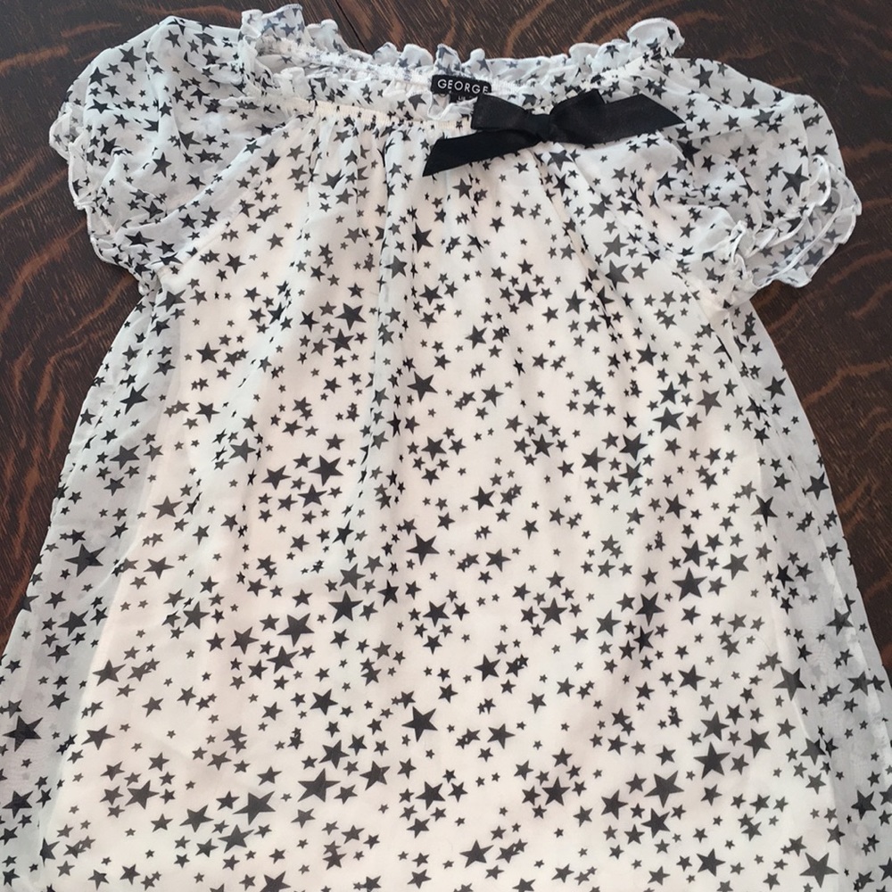 ***2/$12*** Beautiful dressy top 10/12